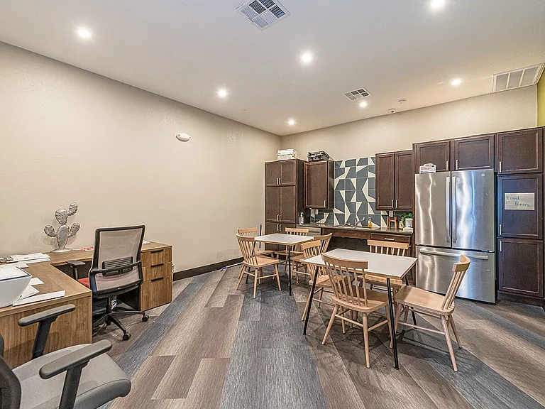 Pinewood Apartments — Photo 8