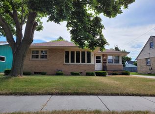 2529 Wedemeyer St, Sheboygan, WI 53081