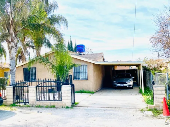 11320 Lowe St, Lamont, CA 93241