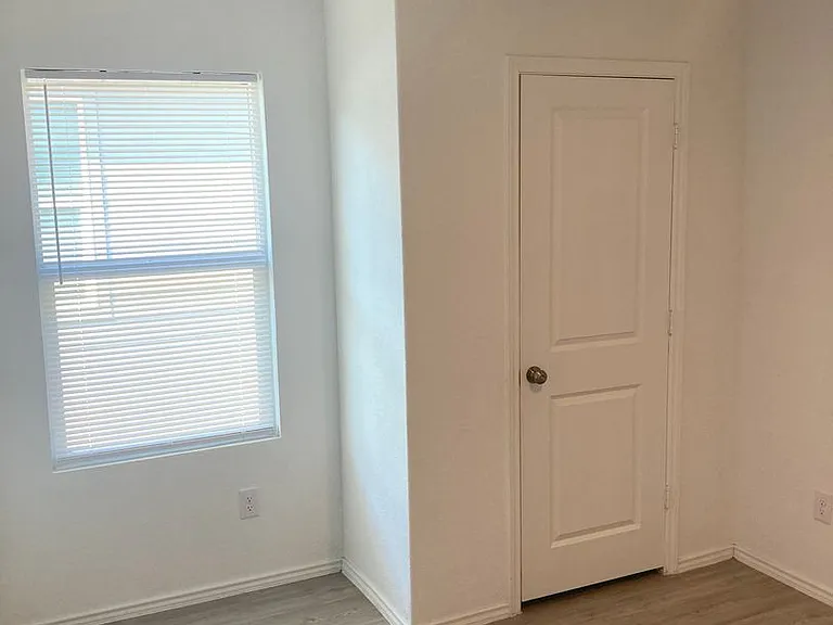 2906 Millikan Dr — Photo 9