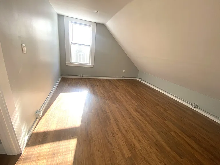 27 Elm St #B — Photo 7