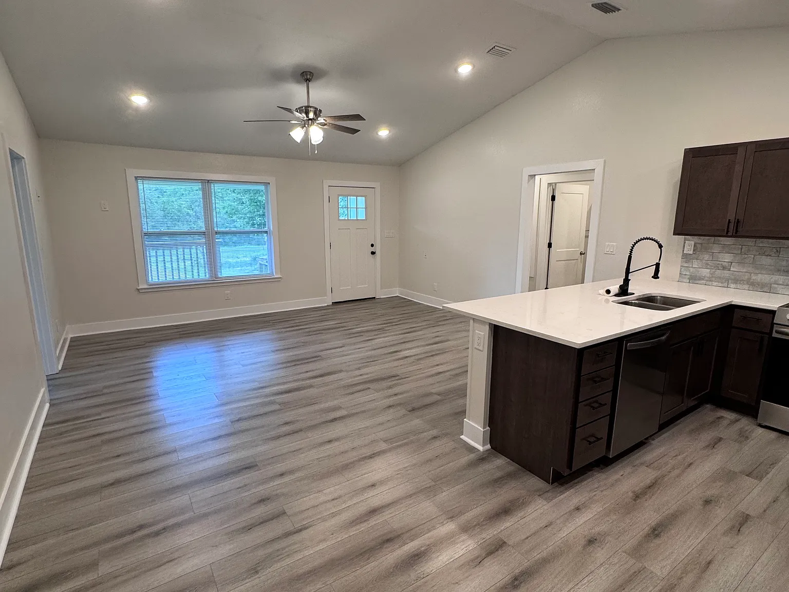 134 Brookside Dr — Photo 3