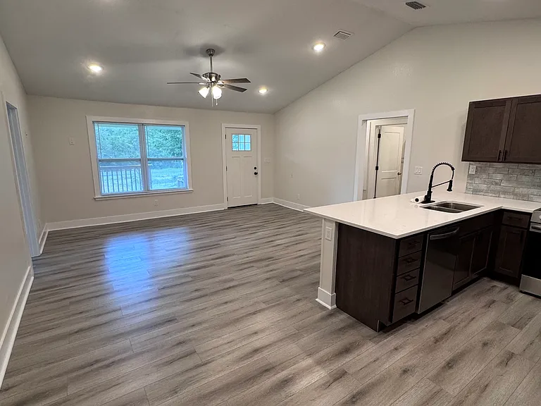 134 Brookside Dr — Photo 2