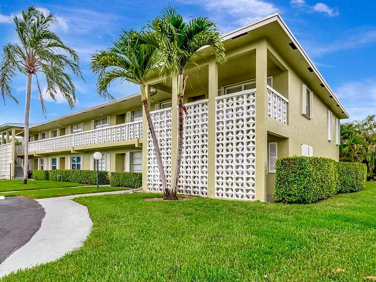 1140 Mahogany Way #204 — Photo 4