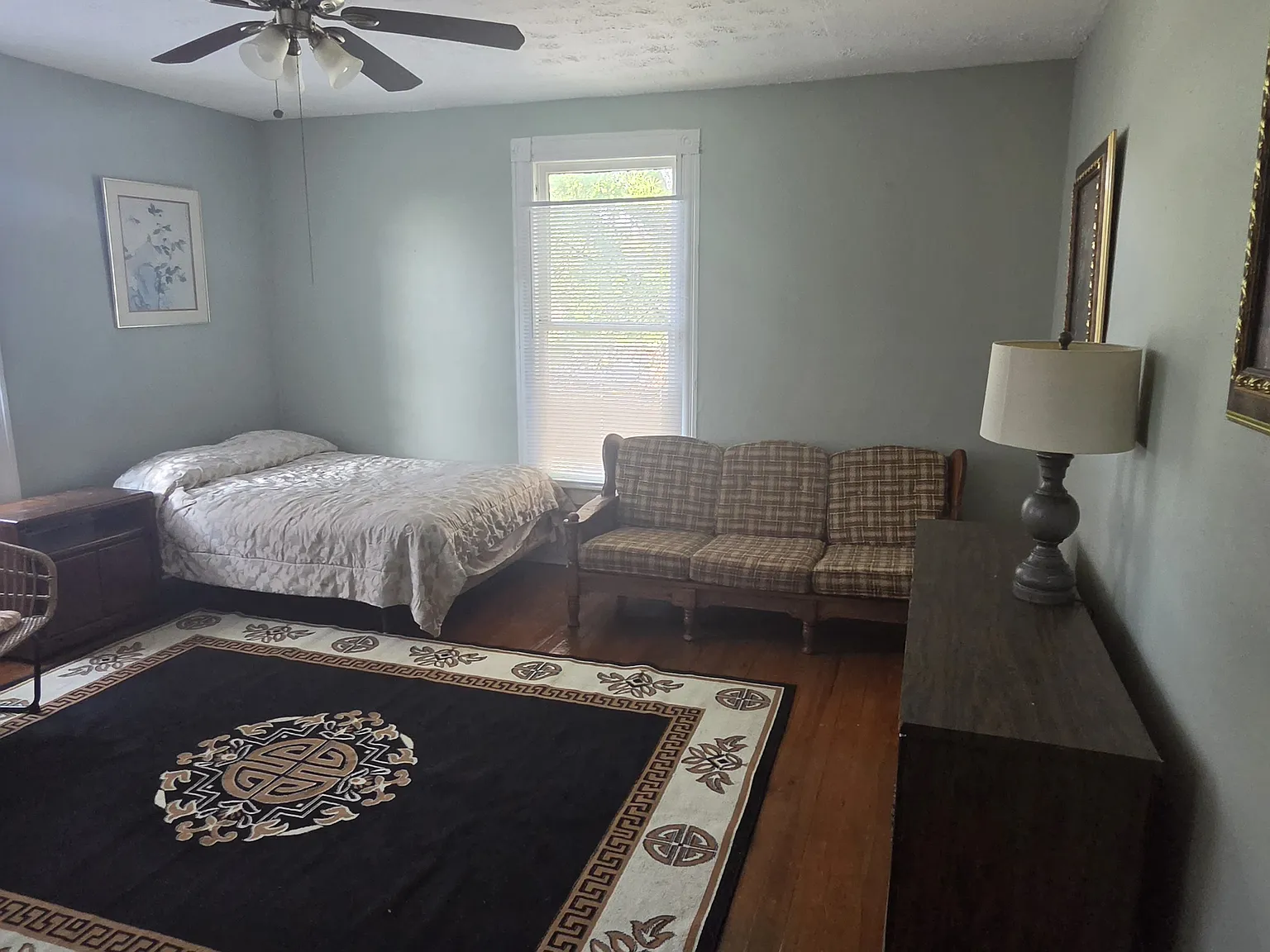 7 bed, 2389 sqft, $900 — Photo 4