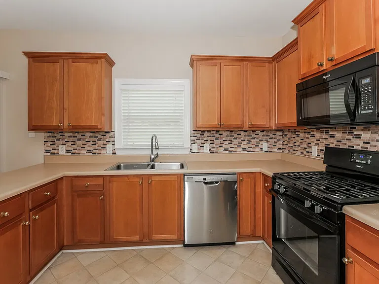 2505 Mockingbird Ln — Photo 9