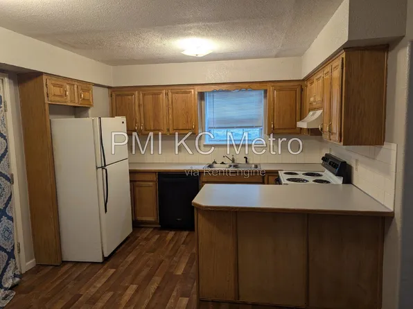 15811 E 20th St S, Independence, MO 64050