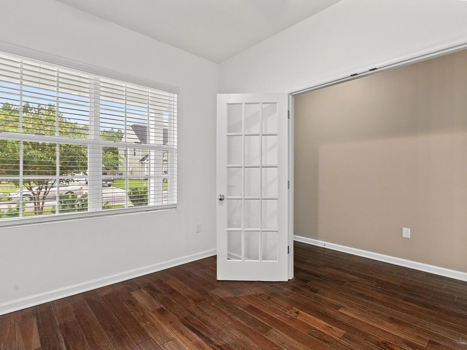 4 bed, 2.5 bath, 2656 sqft, $2,600 — Photo 3