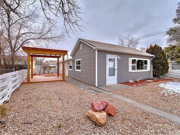 2nd image of 1445 Pinyon Ave