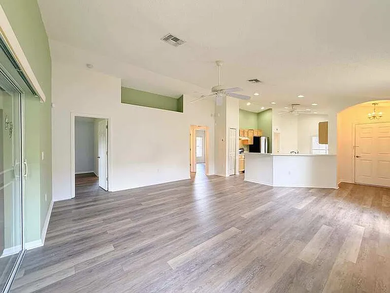 240 Center Oak Cir — Photo 22