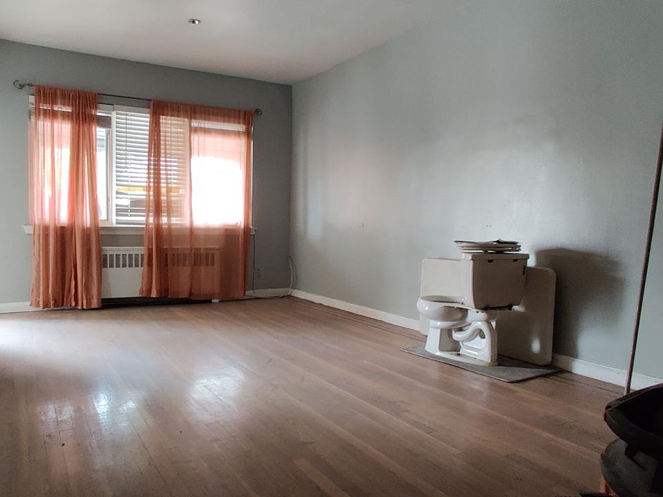 1st image of 858 Quincy Ave #2