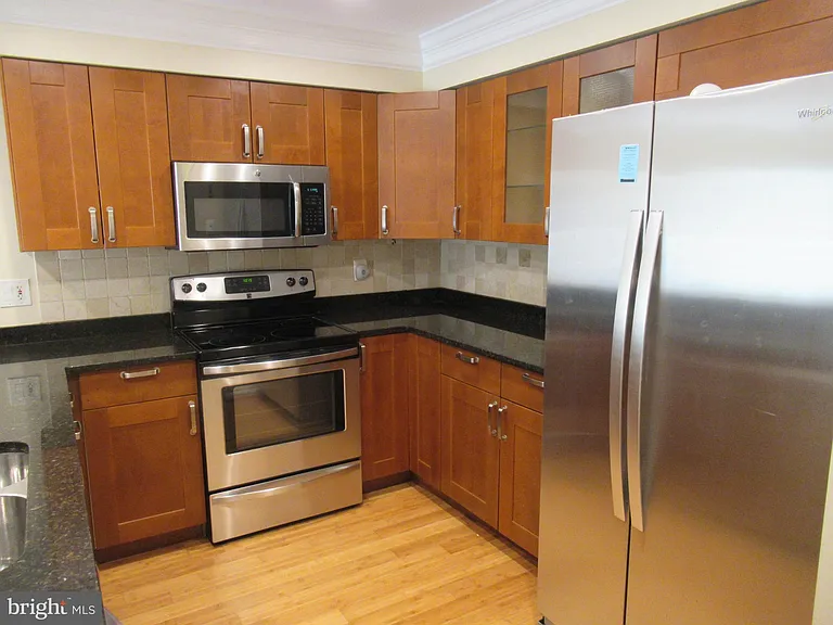 244 S Reynolds St #111 — Photo 4