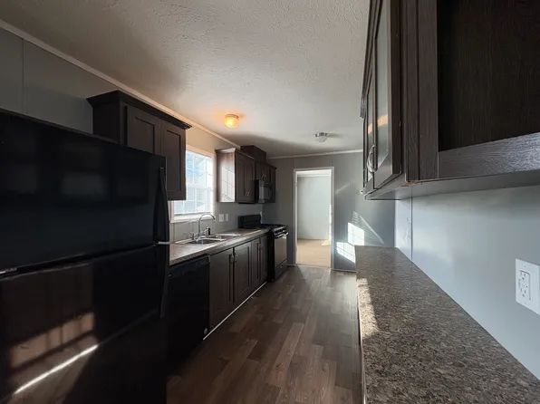 67 W Manor St, Oxford, MI 48371