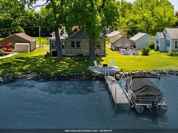 2432 Hickory Ln, Oshkosh, WI 54901
