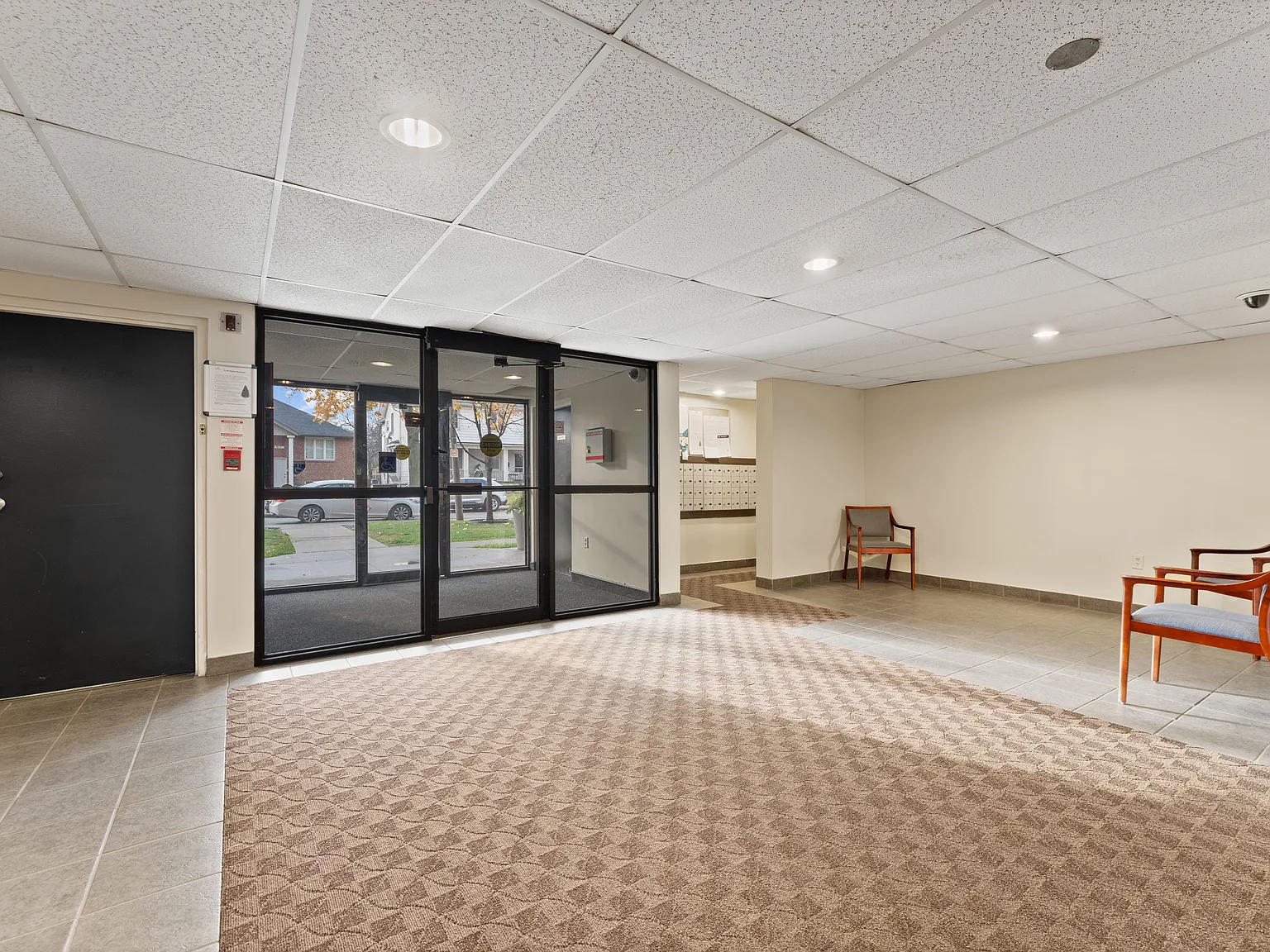 Caron Tower Apartments — Photo 3