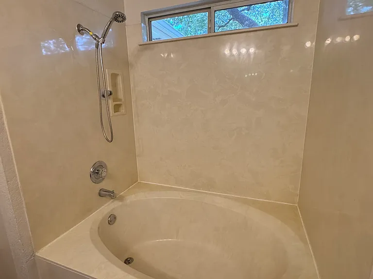 1404 Carriage Hills Trl — Photo 10