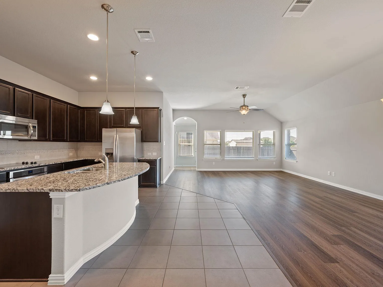 3 bed, 1912 sqft, $2,250 — Photo 4