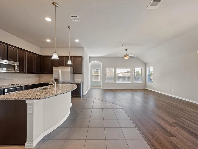 717 N Emory Cv — Photo 4