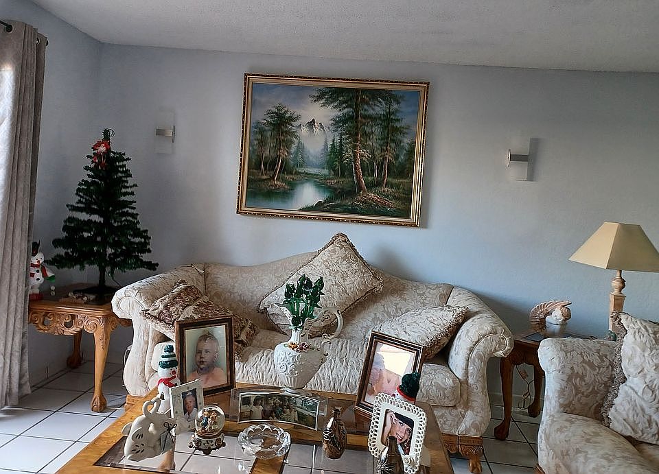 2nd image of 2735 W 52nd St APT 208