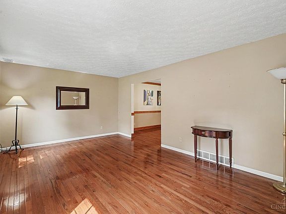 5th image of 1682 Foxwood Trl