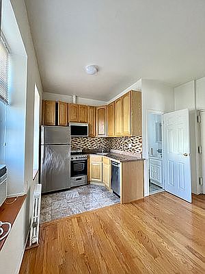 1st image of 136 McKibbin St #16