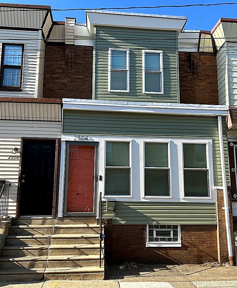 2504 E Oakdale St — Photo 1