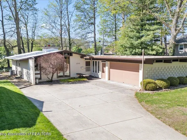 2705 Woodview Dr, Lansing, MI 48911