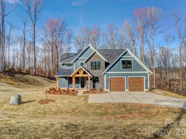 1021 Harrogate Dr, Bessemer City, NC 28016