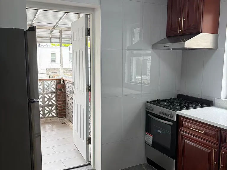 1644 E 33rd St #2 — Photo 2