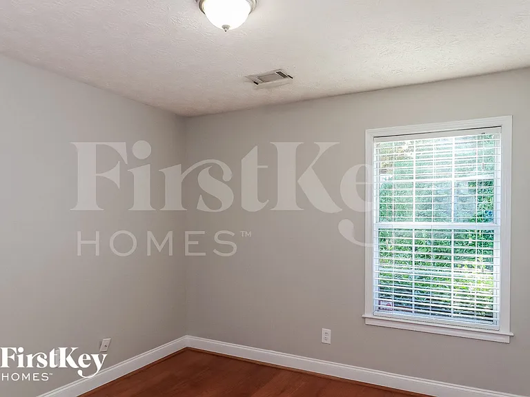 680 Crossbridge Aly — Photo 13
