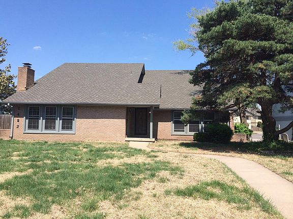 2nd image of 2420 N Walden Dr