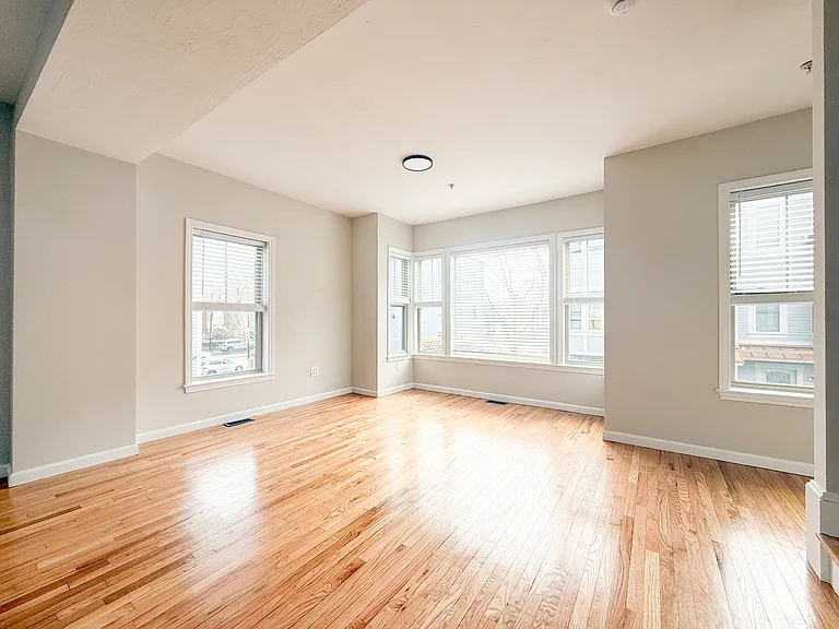 49 Norfolk St #C — Photo 3