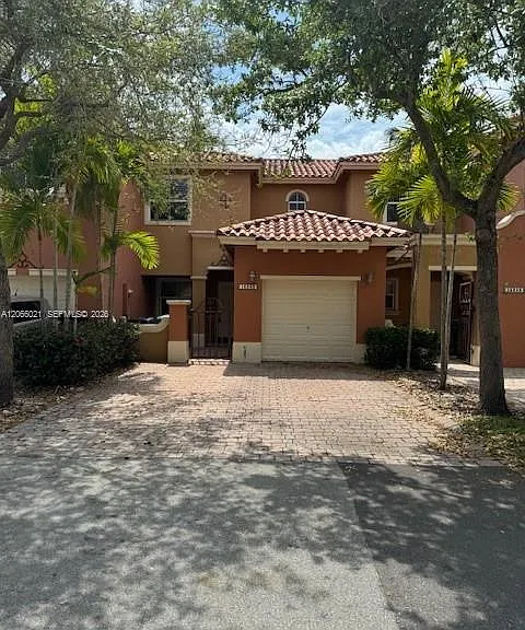 15242 SW 30th Ter #15242 — Photo 2