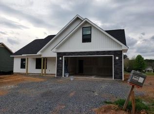 223 Lakecrest Cir SW, Calhoun, GA 30701