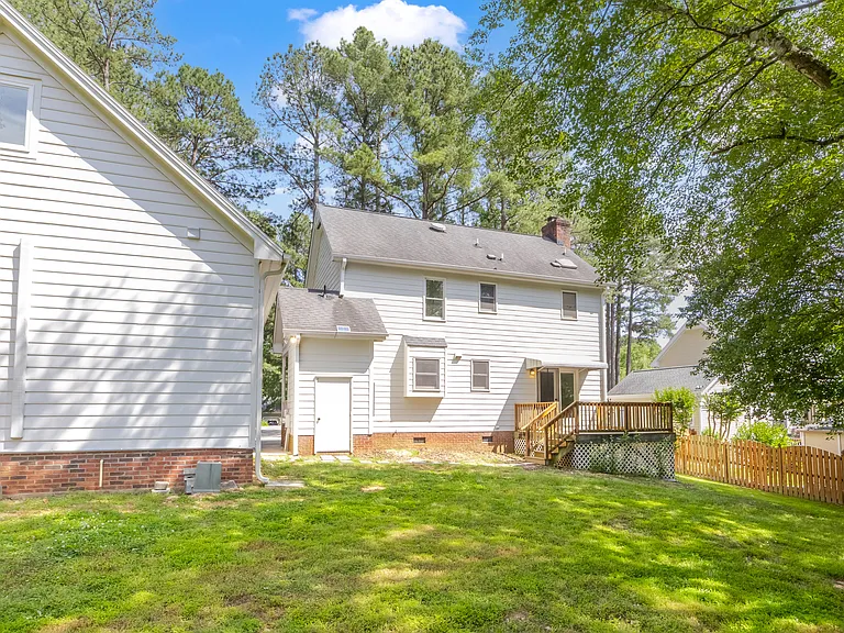 623 Elmwood Ct — Photo 8