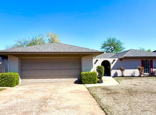 5809 Cheyenne Ct, Warr Acres, OK 73132