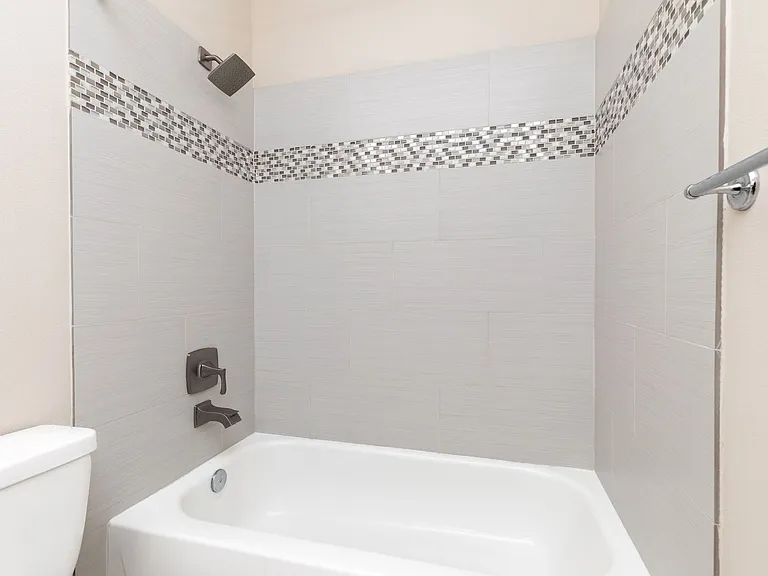 25235 SE Klahanie Blvd #N201 — Photo 8