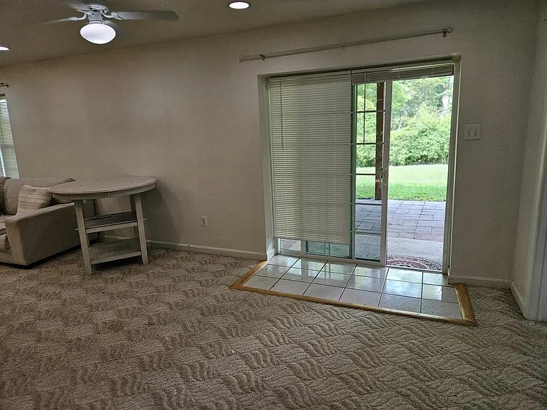1922 Carters Grove Dr — Photo 15