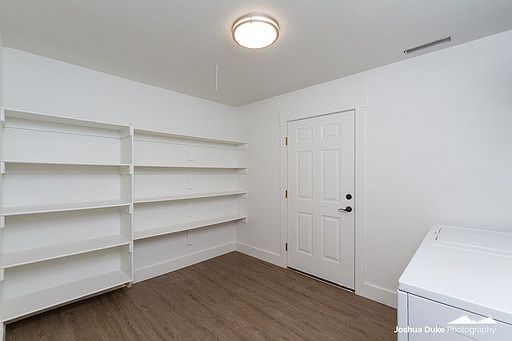 4th image of 1233 N Lewis Ave