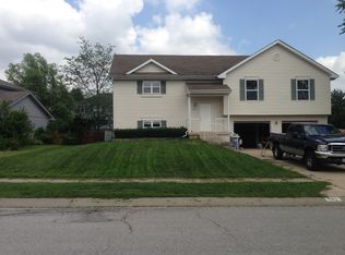 581 White Oak Ln, Liberty, MO 64068
