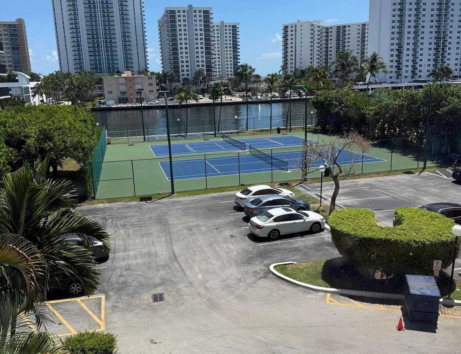 Towers Of Ocean View — Photo 1