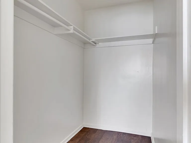 Melrose Place Apartments — Photo 28