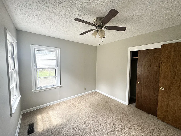 221 Shirley Dr — Photo 16