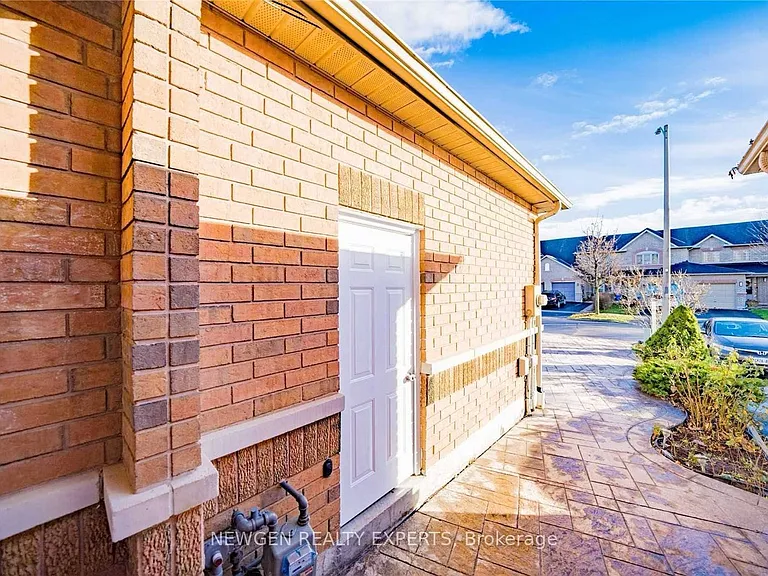 1856 Woodgate Ct — Photo 23