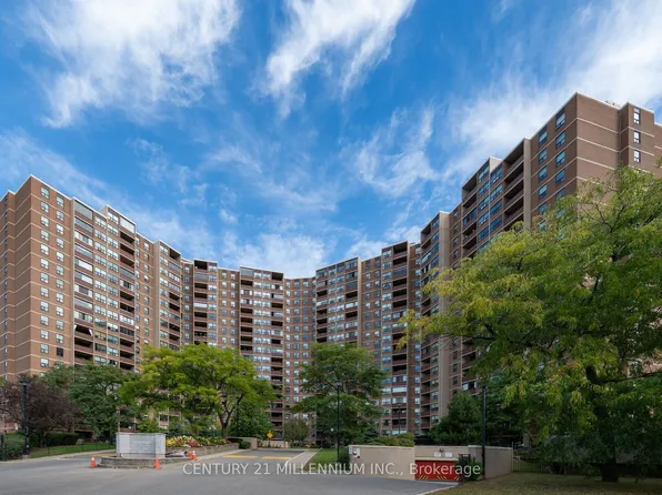 714 The West Mall #903, Toronto, ON M9C 4X1