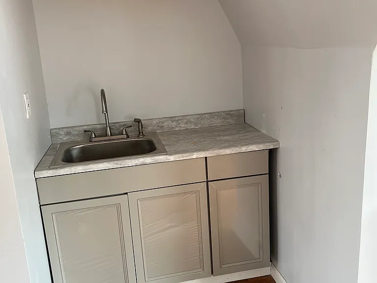 221 Jewett Ave #2 — Photo 3