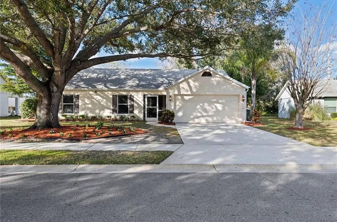 3 bed, 1343 sqft, $2,200 — Photo 1
