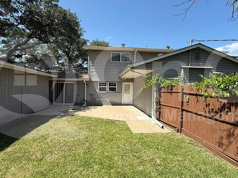 7804 Village Trail Dr — Photo 18