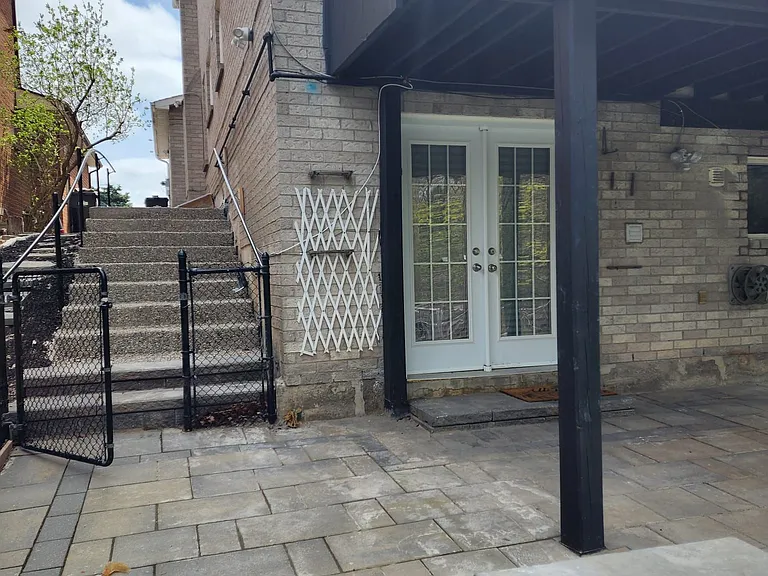 2385 Hargood Pl #LOWER — Photo 3