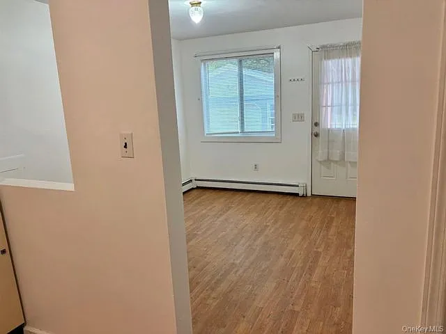 3 bed, 1.0 bath, 975 sqft, $3,500 — Photo 4